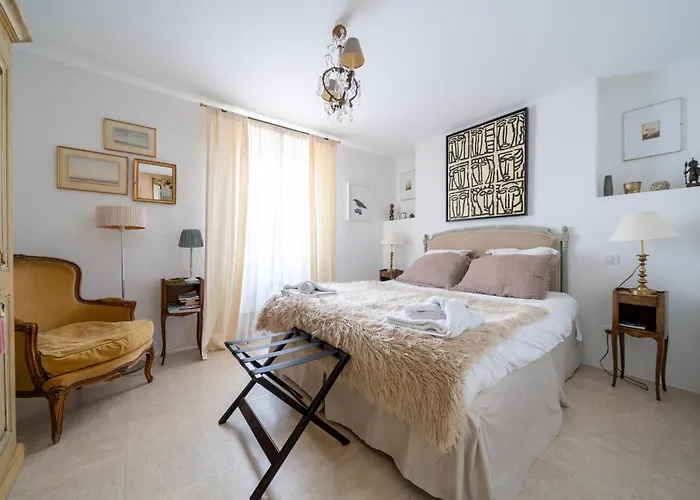 Le Refuge Du Marquis : Agreable T3 Avec Terrasse