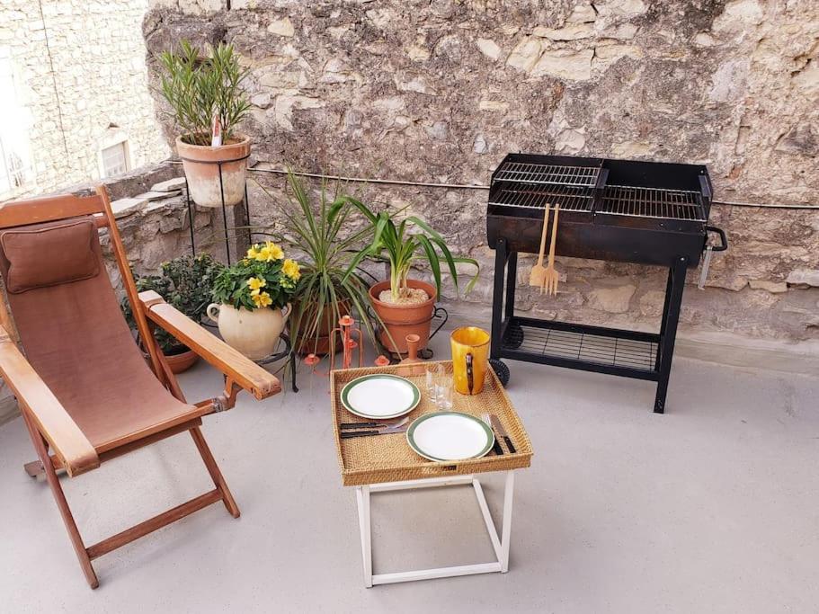 Le Refuge Du Marquis : Agreable T3 Avec Terrasse Apartment *